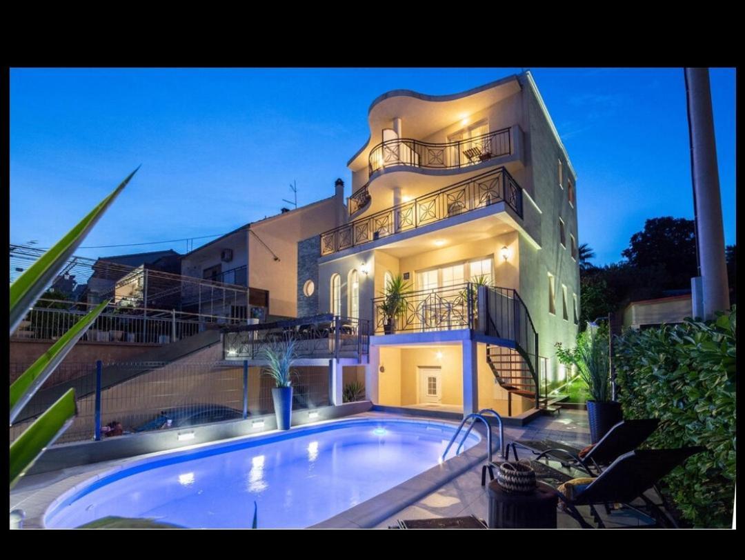 Apartments Villa 9 โปดสตรานา ภายนอก รูปภาพ