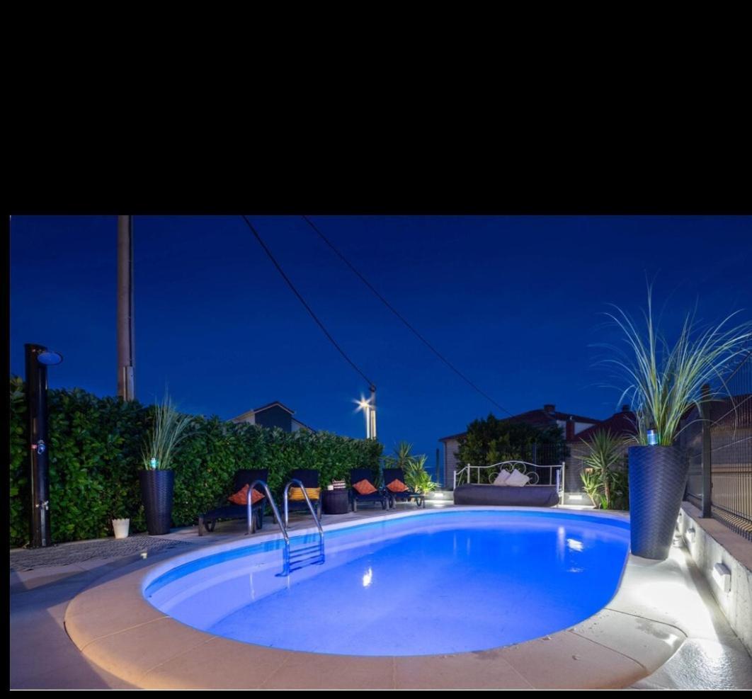 Apartments Villa 9 โปดสตรานา ภายนอก รูปภาพ