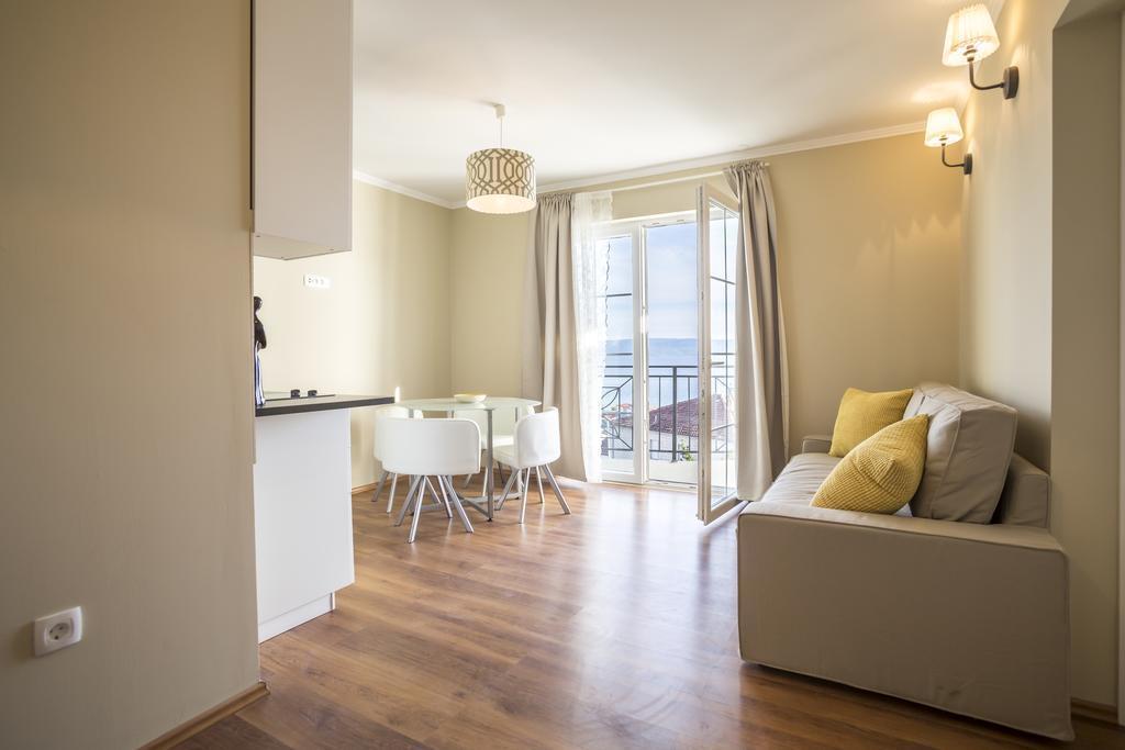 Apartments Villa 9 โปดสตรานา ภายนอก รูปภาพ